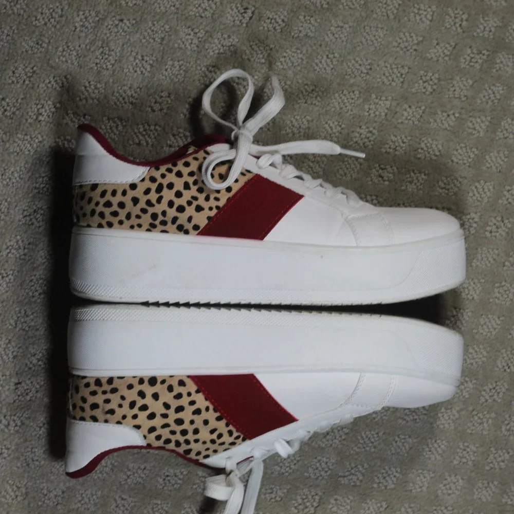 Qupid Size 8.5 White, Maroon and Animal Print Sneakers